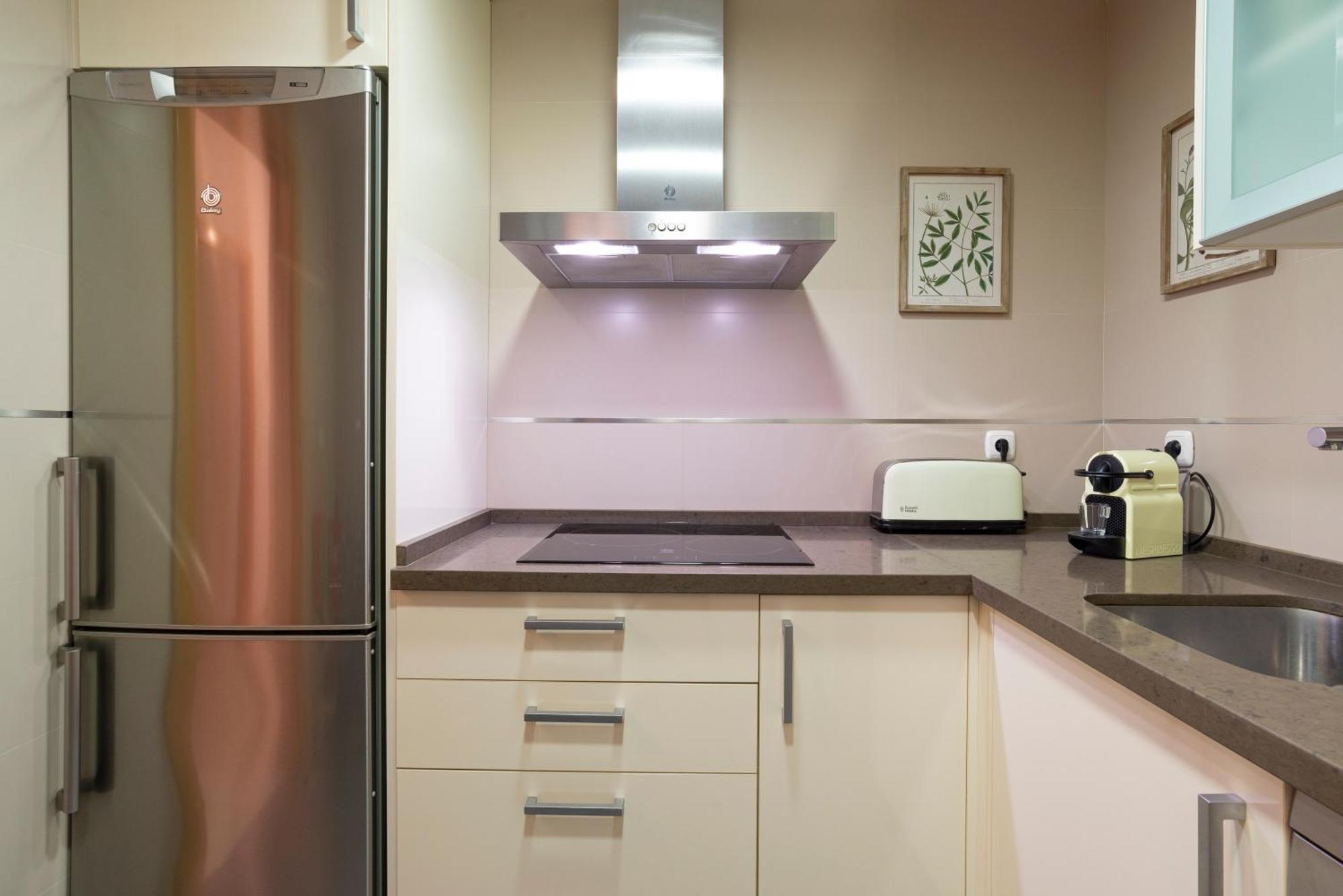 Apartment & Pool In Malaga City Center المظهر الخارجي الصورة