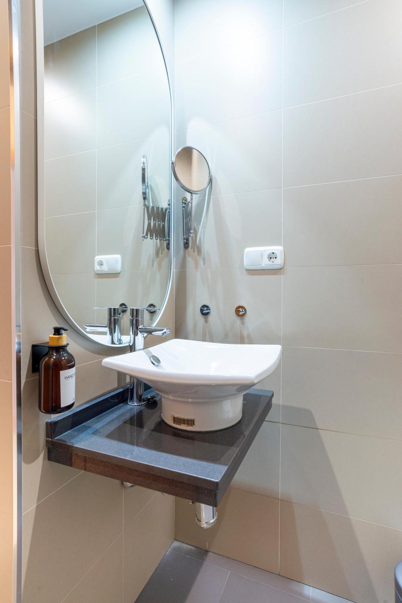 Apartment & Pool In Malaga City Center المظهر الخارجي الصورة